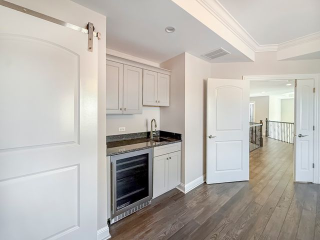 8884 Port Washington Drive, Frankfort, IL 60423