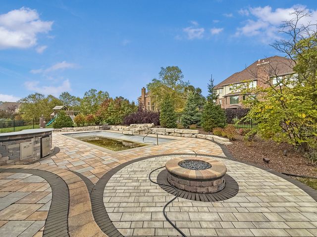 8884 Port Washington Drive, Frankfort, IL 60423