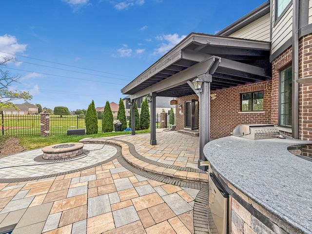 8884 Port Washington Drive, Frankfort, IL 60423