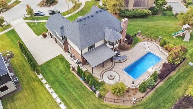 8884 Port Washington Drive, Frankfort, IL 60423