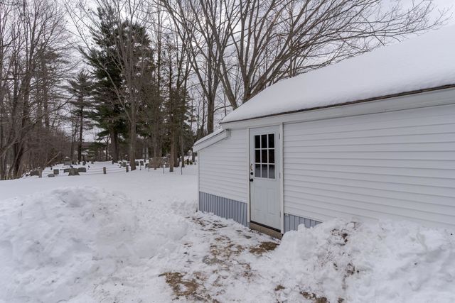 33 Linden Street, Rochester, NH 03867