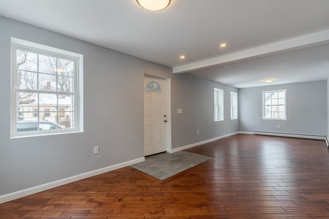 33 Linden Street, Rochester, NH 03867