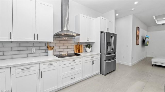 569 Desoto BLVD S, Naples, FL 34117