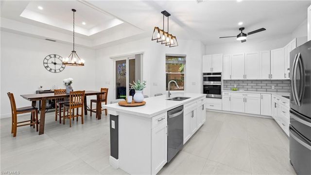 569 Desoto BLVD S, Naples, FL 34117