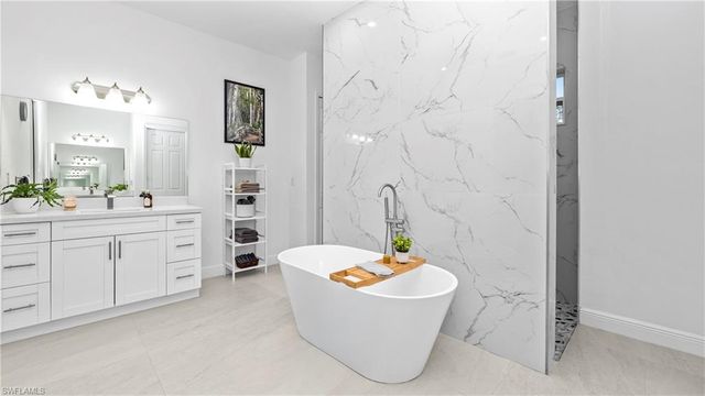 569 Desoto BLVD S, Naples, FL 34117