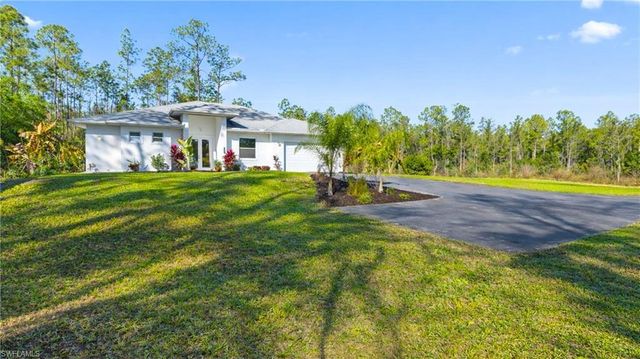 569 Desoto BLVD S, Naples, FL 34117