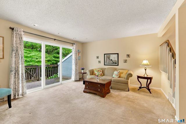 126 Hopmeadow Street 8E, Simsbury, CT 06089