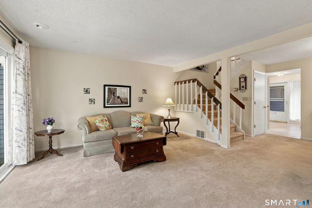126 Hopmeadow Street 8E, Simsbury, CT 06089