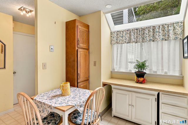 126 Hopmeadow Street 8E, Simsbury, CT 06089
