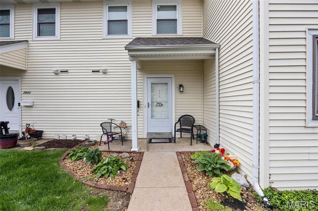 2637 Falcons Way 76, St Charles, MO 63303