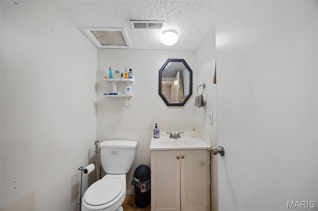 2637 Falcons Way 76, St Charles, MO 63303