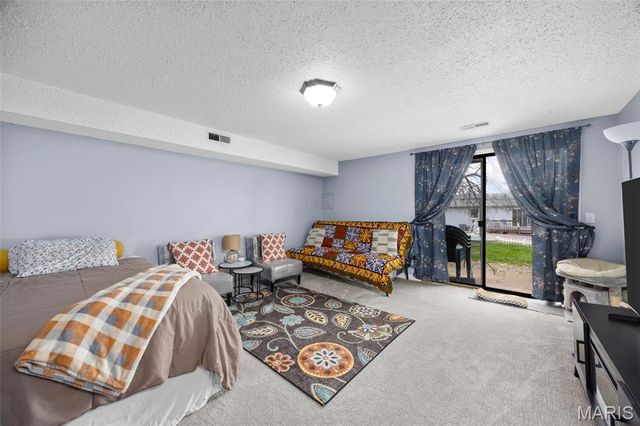 2637 Falcons Way 76, St Charles, MO 63303