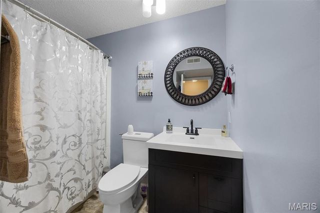 2637 Falcons Way 76, St Charles, MO 63303