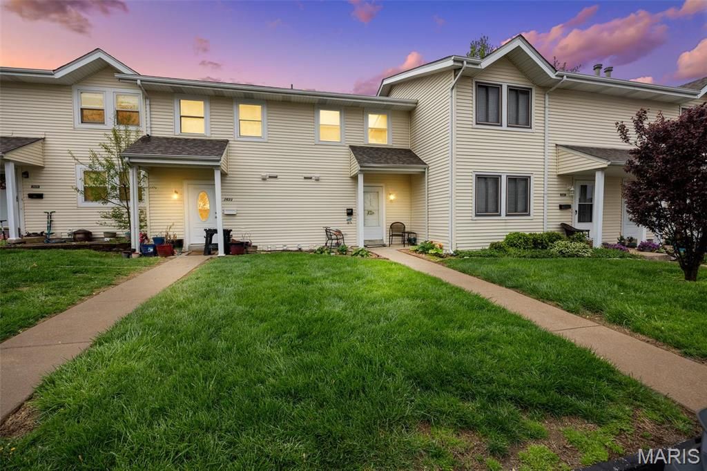 2637 Falcons Way 76, St Charles, MO 63303