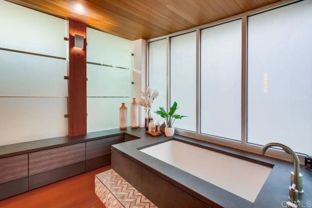 2477 PRESIDIO DR, San Diego, CA 92103