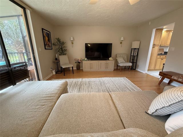 450 Commodore Dr 306, Plantation, FL 33325