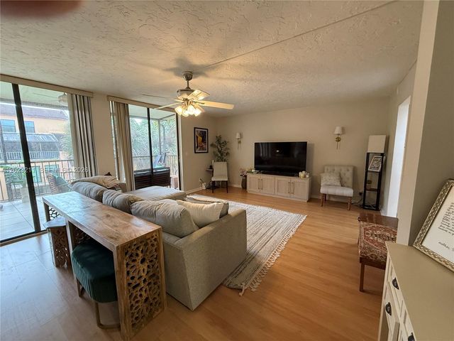 450 Commodore Dr 306, Plantation, FL 33325