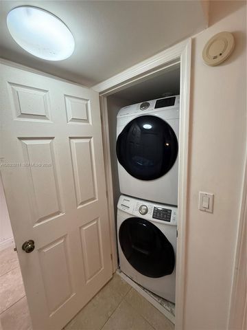 450 Commodore Dr 306, Plantation, FL 33325