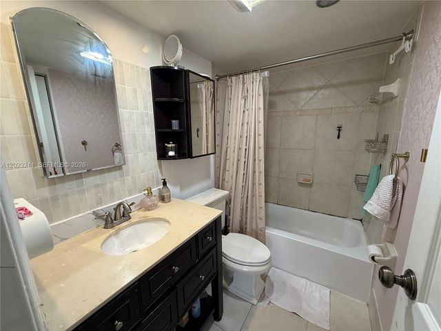 450 Commodore Dr 306, Plantation, FL 33325