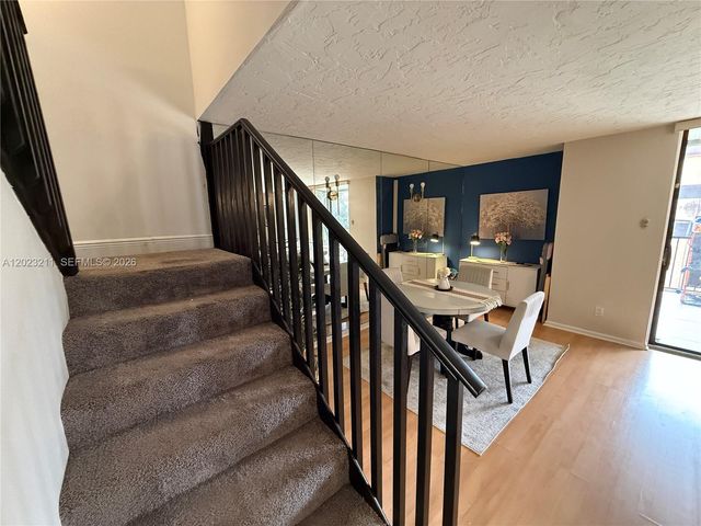 450 Commodore Dr 306, Plantation, FL 33325
