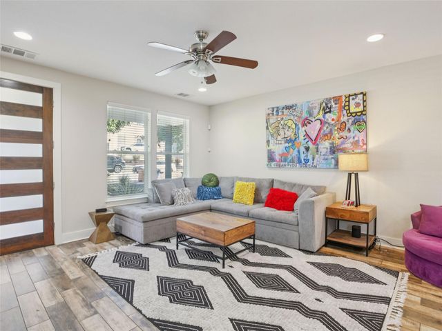 1206 Deloney ST B, Austin, TX 78721