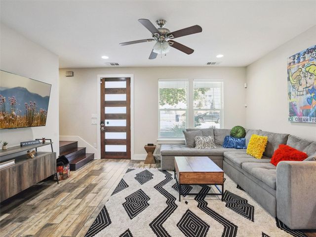 1206 Deloney ST B, Austin, TX 78721