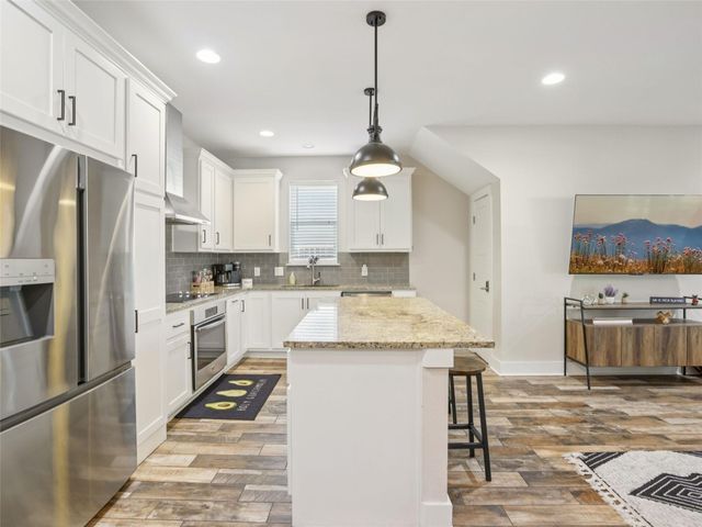 1206 Deloney ST B, Austin, TX 78721