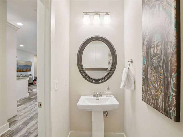 1206 Deloney ST B, Austin, TX 78721