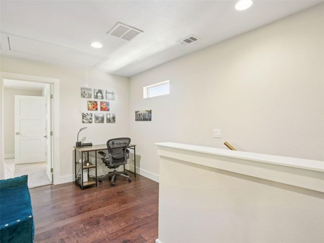 1206 Deloney ST B, Austin, TX 78721