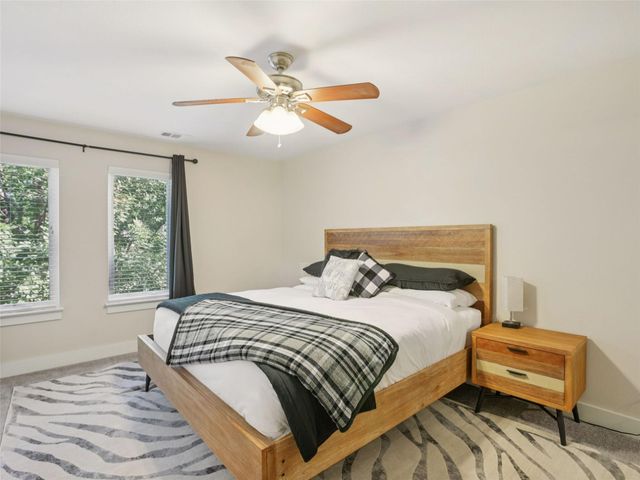 1206 Deloney ST B, Austin, TX 78721