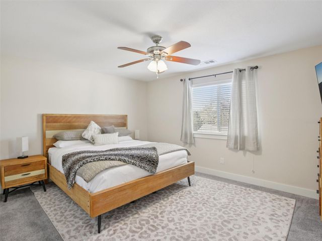 1206 Deloney ST B, Austin, TX 78721