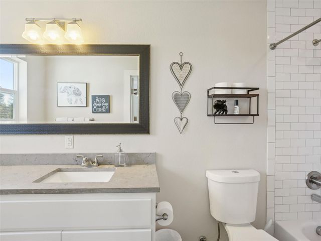 1206 Deloney ST B, Austin, TX 78721