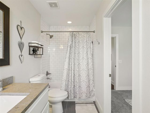 1206 Deloney ST B, Austin, TX 78721