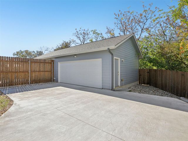 1206 Deloney ST B, Austin, TX 78721