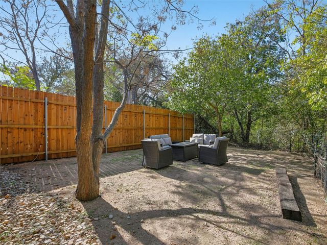 1206 Deloney ST B, Austin, TX 78721