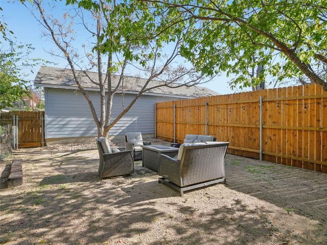 1206 Deloney ST B, Austin, TX 78721