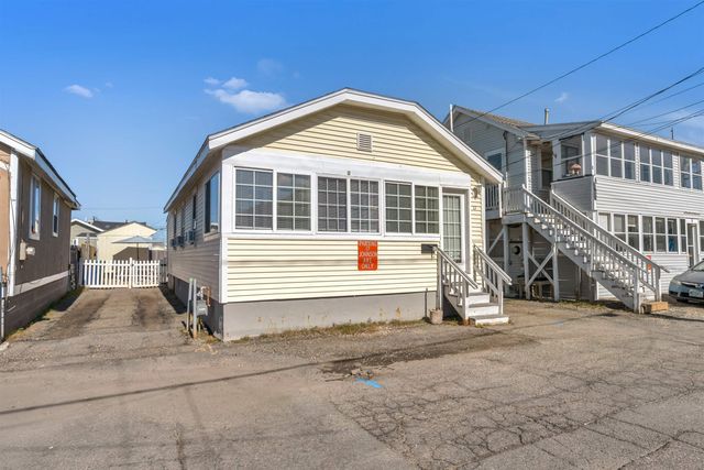 17 Johnson Avenue, Hampton, NH 03290