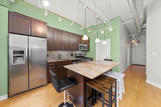 833 W 15th Place 711, Chicago, IL 60608