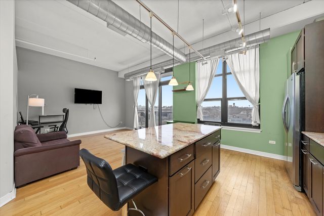 833 W 15th Place 711, Chicago, IL 60608