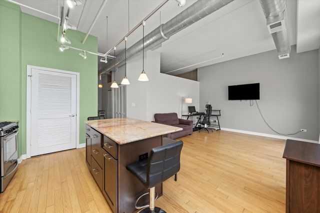 833 W 15th Place 711, Chicago, IL 60608