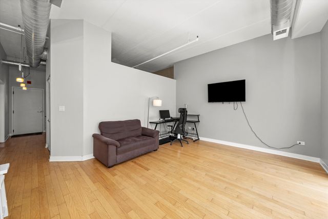 833 W 15th Place 711, Chicago, IL 60608