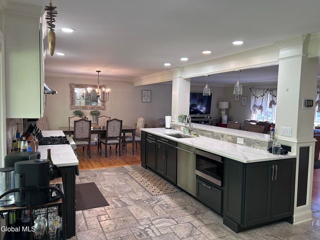 2321 Central Parkway, Schenectady, NY 12309
