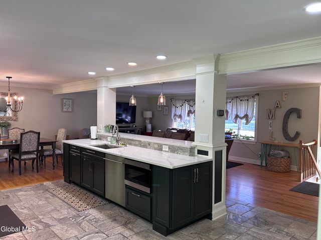2321 Central Parkway, Schenectady, NY 12309