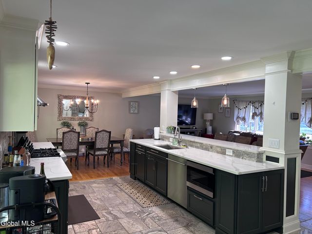 2321 Central Parkway, Schenectady, NY 12309