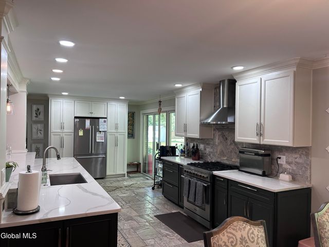 2321 Central Parkway, Schenectady, NY 12309