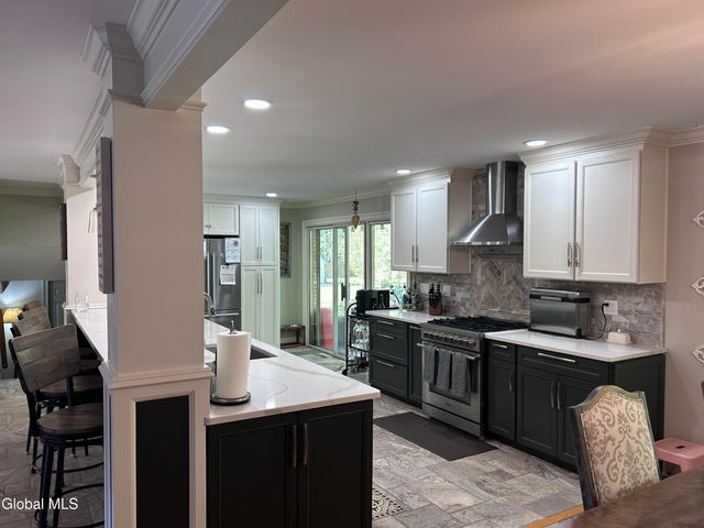 2321 Central Parkway, Schenectady, NY 12309