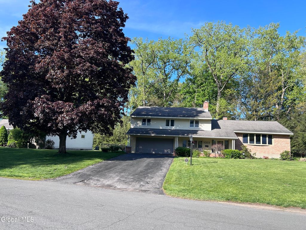 2321 Central Parkway, Schenectady, NY 12309