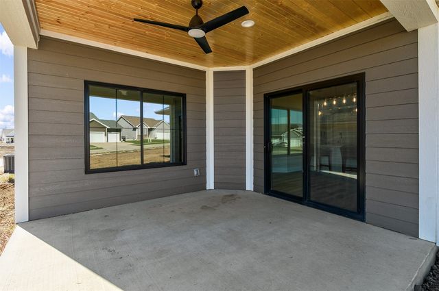 2525 SE Vintage Lane, Waukee, IA 50263