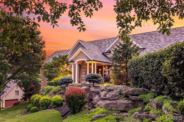 208 Saint Georges Drive, St Albans, MO 63073