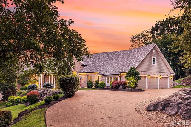 208 Saint Georges Drive, St Albans, MO 63073